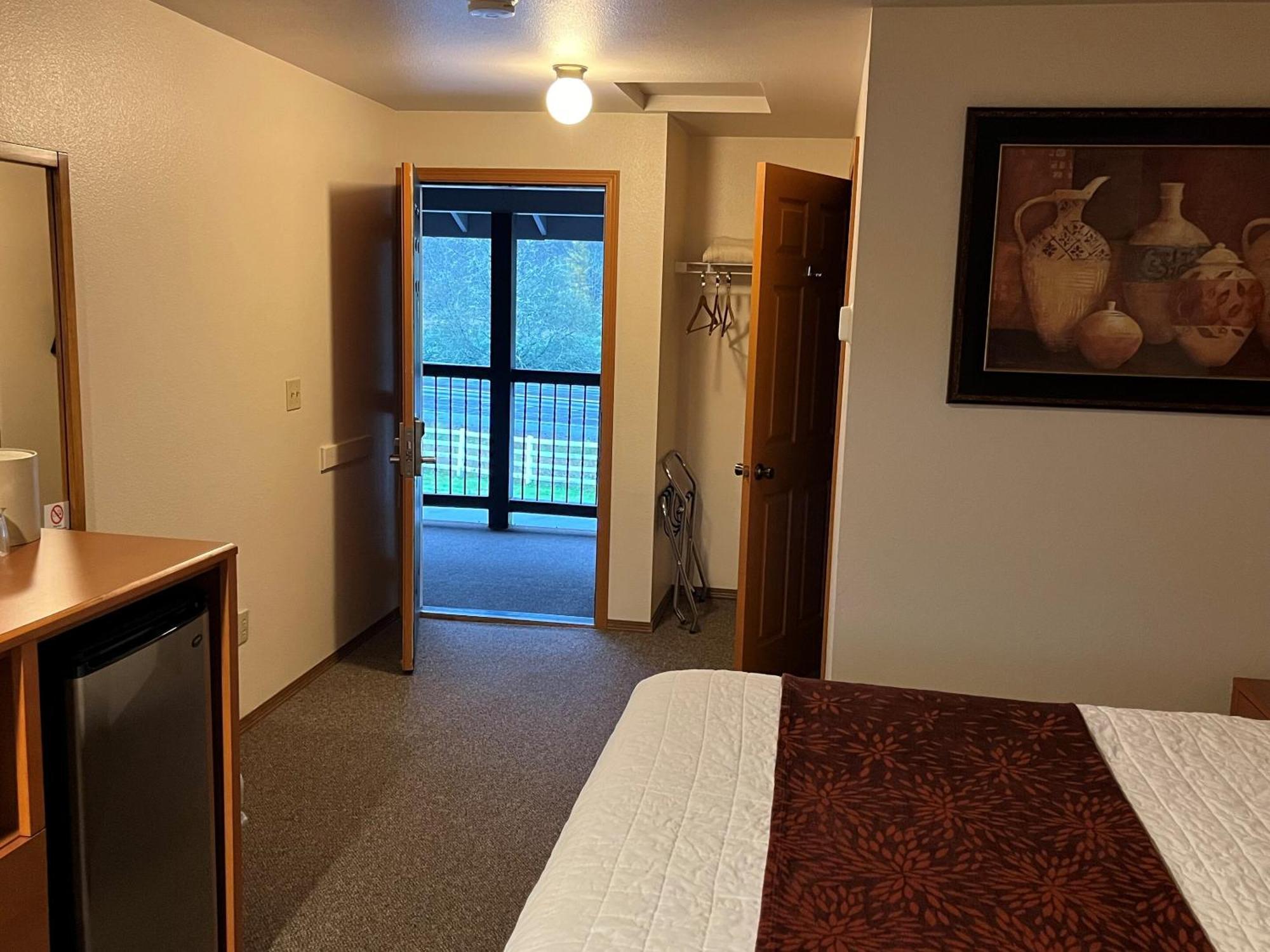 Seasons Motel Morton Bagian luar foto