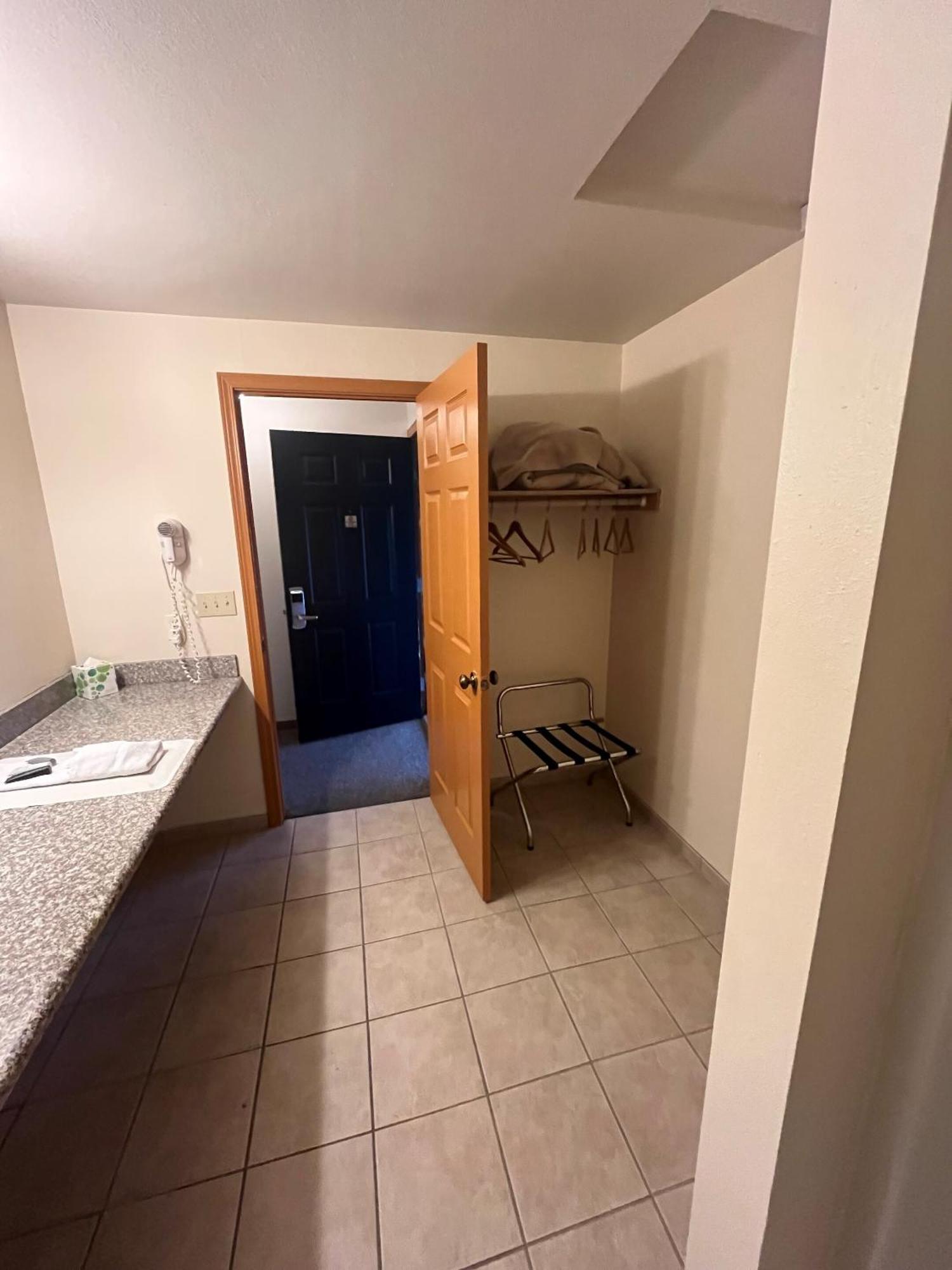 Seasons Motel Morton Bagian luar foto